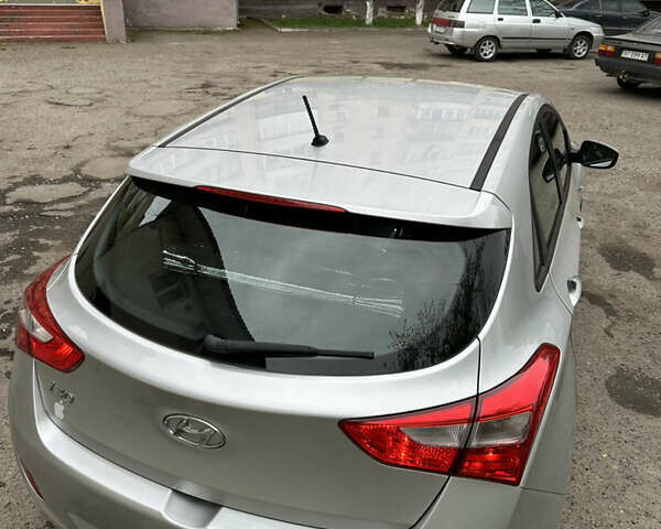 Серый Хендай i30, объемом двигателя 1.37 л и пробегом 130 тыс. км за 8800 $, фото 12 на Automoto.ua