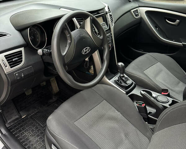 Серый Хендай i30, объемом двигателя 1.37 л и пробегом 130 тыс. км за 8800 $, фото 32 на Automoto.ua
