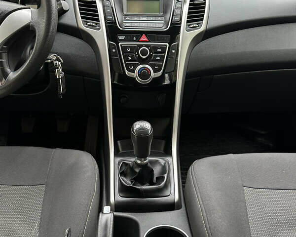 Серый Хендай i30, объемом двигателя 1.37 л и пробегом 130 тыс. км за 8800 $, фото 35 на Automoto.ua