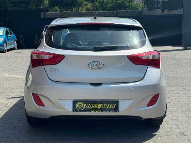 Сірий Хендай i30, об'ємом двигуна 1.4 л та пробігом 124 тис. км за 9700 $, фото 4 на Automoto.ua