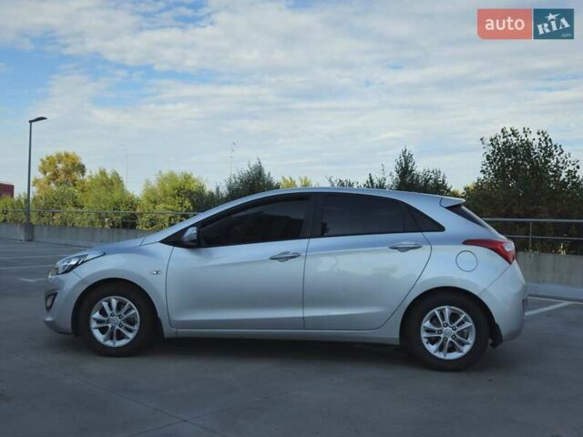Серый Хендай i30, объемом двигателя 1.59 л и пробегом 83 тыс. км за 13500 $, фото 5 на Automoto.ua