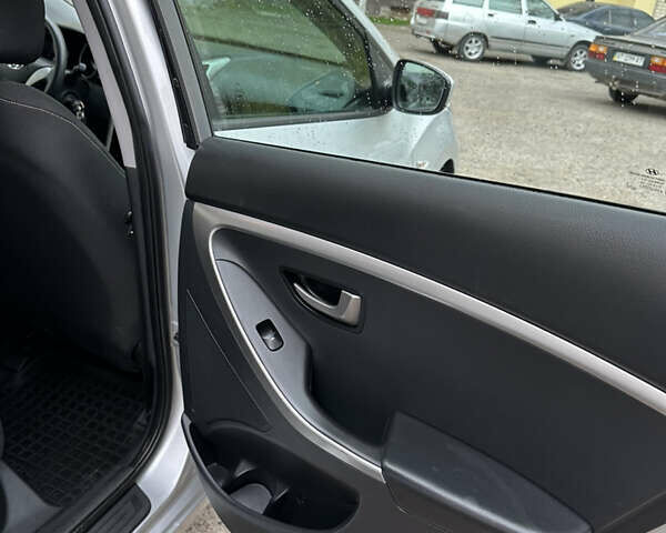 Серый Хендай i30, объемом двигателя 1.37 л и пробегом 130 тыс. км за 8800 $, фото 33 на Automoto.ua