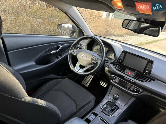 Сірий Хендай i30, об'ємом двигуна 1.35 л та пробігом 71 тис. км за 17000 $, фото 12 на Automoto.ua