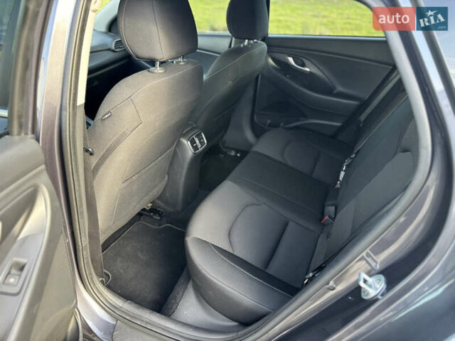 Сірий Хендай i30, об'ємом двигуна 1.35 л та пробігом 71 тис. км за 17000 $, фото 9 на Automoto.ua