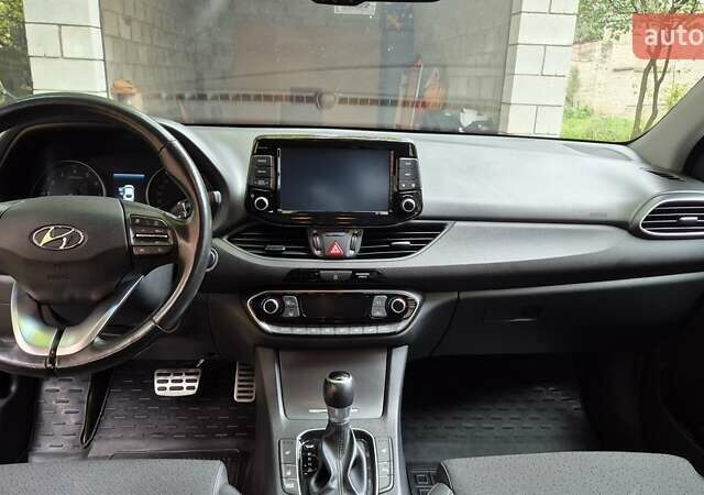 Серый Хендай i30, объемом двигателя 1.35 л и пробегом 124 тыс. км за 14500 $, фото 1 на Automoto.ua