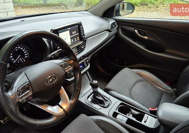 Серый Хендай i30, объемом двигателя 1.35 л и пробегом 124 тыс. км за 14500 $, фото 7 на Automoto.ua