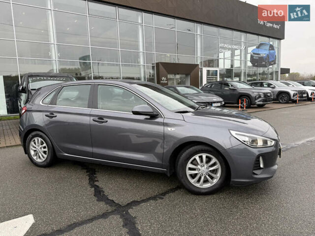Серый Хендай i30, объемом двигателя 1.59 л и пробегом 196 тыс. км за 13700 $, фото 2 на Automoto.ua