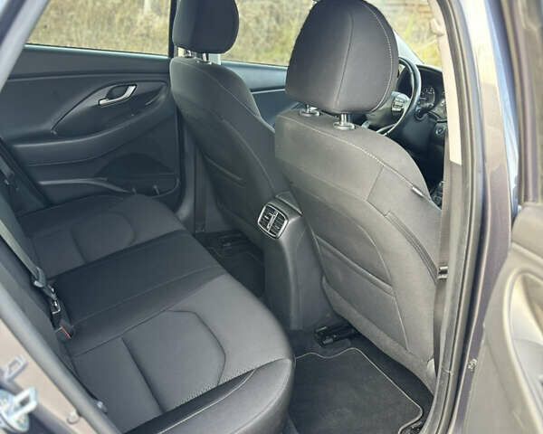 Сірий Хендай i30, об'ємом двигуна 1.35 л та пробігом 71 тис. км за 17000 $, фото 10 на Automoto.ua