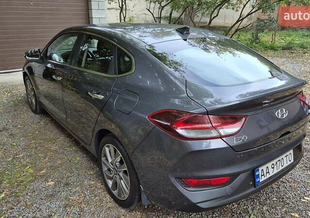 Серый Хендай i30, объемом двигателя 1.35 л и пробегом 124 тыс. км за 14500 $, фото 4 на Automoto.ua