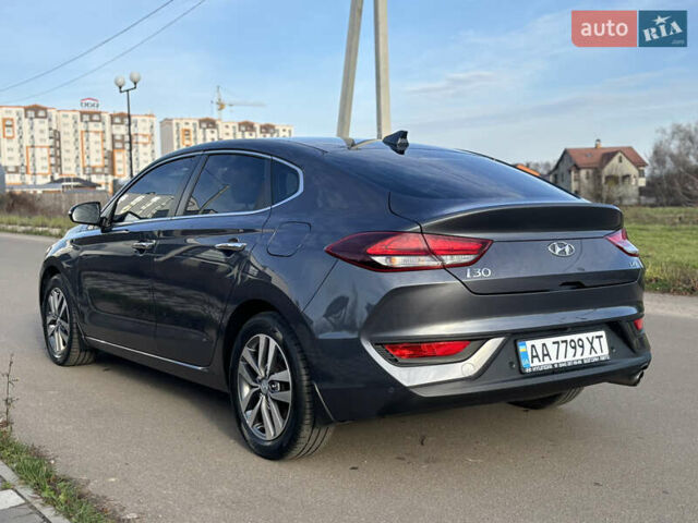 Сірий Хендай i30, об'ємом двигуна 1.35 л та пробігом 71 тис. км за 17000 $, фото 5 на Automoto.ua