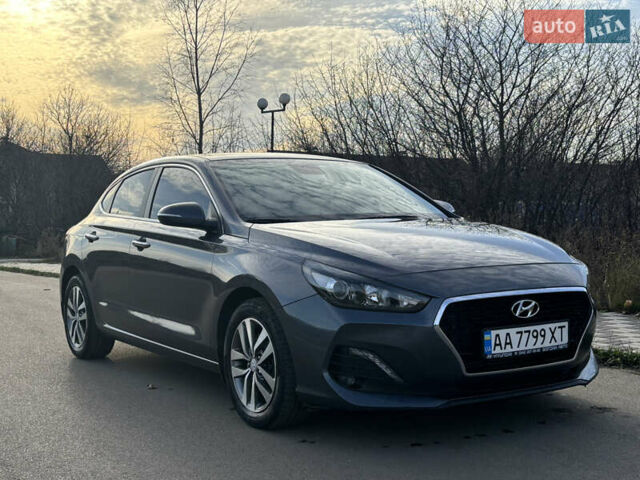 Сірий Хендай i30, об'ємом двигуна 1.35 л та пробігом 71 тис. км за 17000 $, фото 1 на Automoto.ua