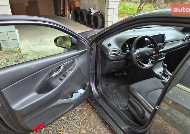 Серый Хендай i30, объемом двигателя 1.35 л и пробегом 124 тыс. км за 14500 $, фото 2 на Automoto.ua