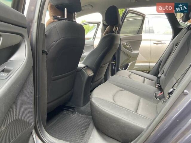 Серый Хендай i30, объемом двигателя 1.37 л и пробегом 83 тыс. км за 12500 $, фото 7 на Automoto.ua