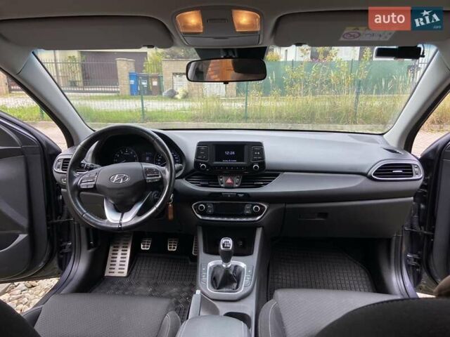 Серый Хендай i30, объемом двигателя 1.37 л и пробегом 83 тыс. км за 12500 $, фото 5 на Automoto.ua