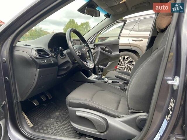 Серый Хендай i30, объемом двигателя 1.37 л и пробегом 83 тыс. км за 12500 $, фото 6 на Automoto.ua