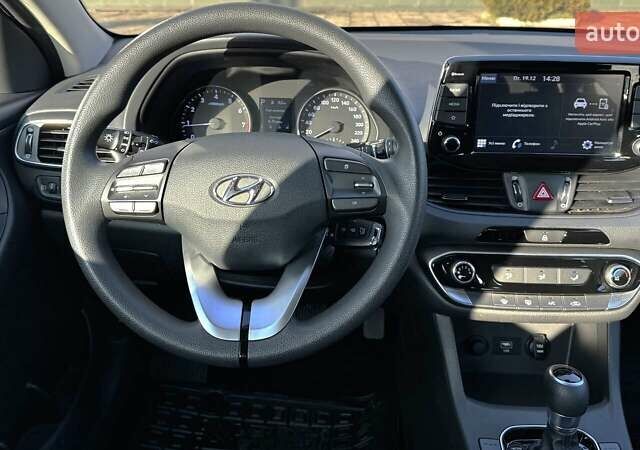 Серый Хендай i30, объемом двигателя 1.5 л и пробегом 76 тыс. км за 17017 $, фото 14 на Automoto.ua