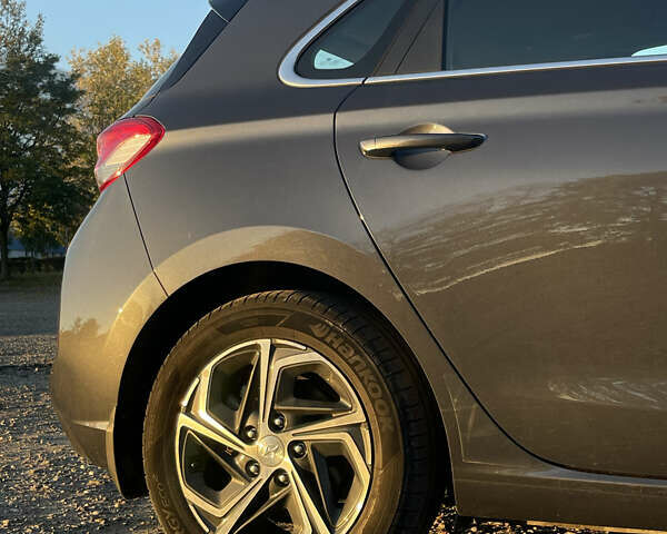 Серый Хендай i30, объемом двигателя 1.5 л и пробегом 72 тыс. км за 17800 $, фото 9 на Automoto.ua