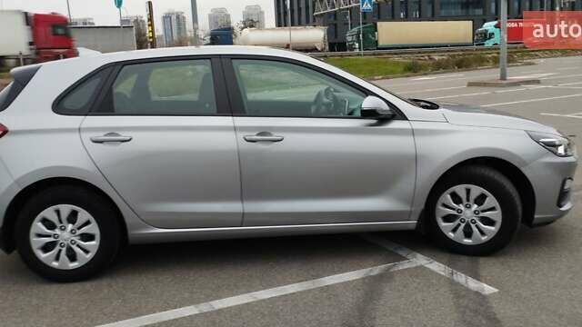 Серый Хендай i30, объемом двигателя 1.5 л и пробегом 50 тыс. км за 15700 $, фото 5 на Automoto.ua