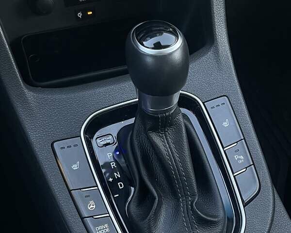 Серый Хендай i30, объемом двигателя 1.5 л и пробегом 72 тыс. км за 17800 $, фото 5 на Automoto.ua