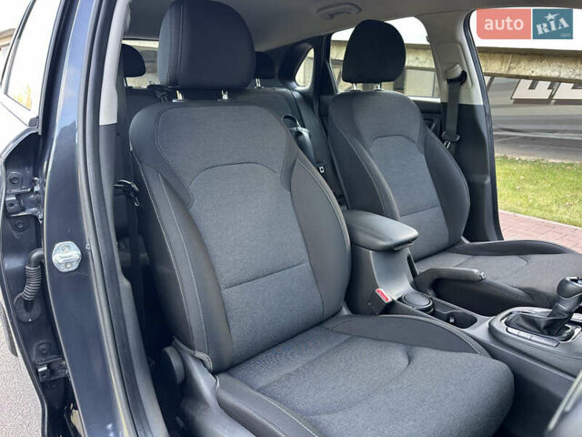 Серый Хендай i30, объемом двигателя 1.5 л и пробегом 81 тыс. км за 17400 $, фото 27 на Automoto.ua