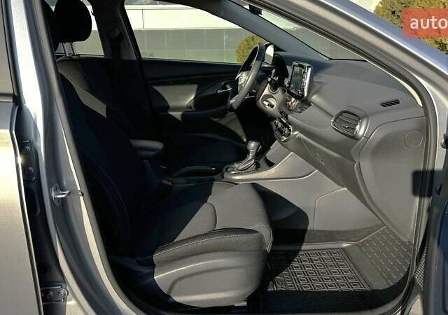 Серый Хендай i30, объемом двигателя 1.5 л и пробегом 76 тыс. км за 17017 $, фото 9 на Automoto.ua