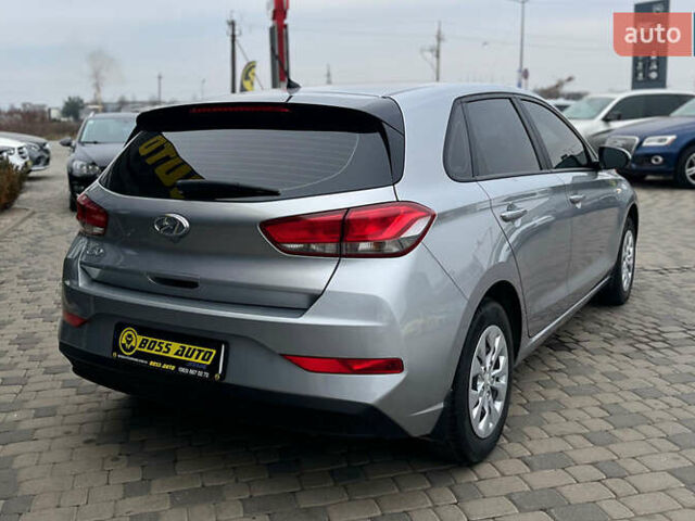 Серый Хендай i30, объемом двигателя 1.5 л и пробегом 48 тыс. км за 14000 $, фото 6 на Automoto.ua