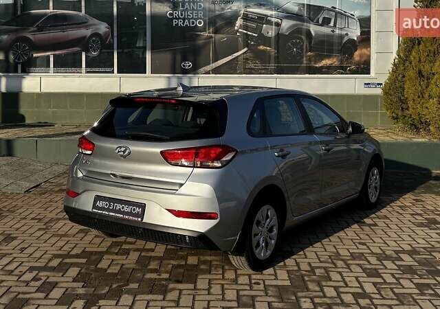 Серый Хендай i30, объемом двигателя 1.5 л и пробегом 76 тыс. км за 17017 $, фото 5 на Automoto.ua