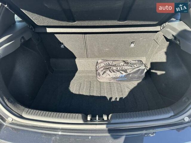 Сірий Хендай i30, об'ємом двигуна 1.5 л та пробігом 18 тис. км за 16200 $, фото 12 на Automoto.ua