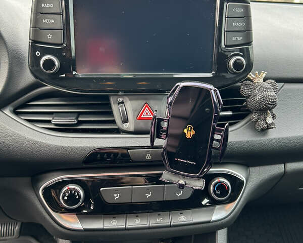 Сірий Хендай i30, об'ємом двигуна 1.5 л та пробігом 10 тис. км за 18300 $, фото 5 на Automoto.ua