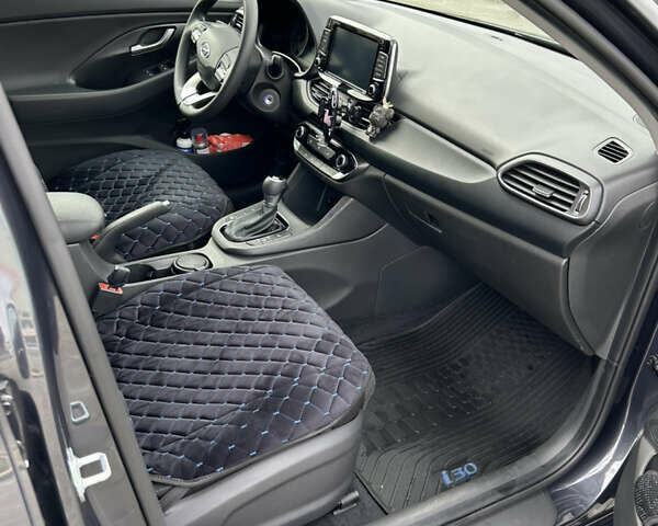Сірий Хендай i30, об'ємом двигуна 1.5 л та пробігом 10 тис. км за 18300 $, фото 3 на Automoto.ua