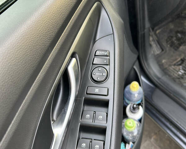 Серый Хендай i30, объемом двигателя 1.5 л и пробегом 18 тыс. км за 17800 $, фото 8 на Automoto.ua