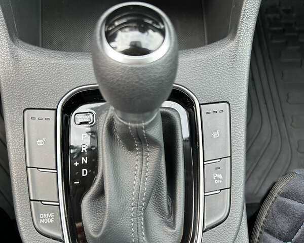 Сірий Хендай i30, об'ємом двигуна 1.5 л та пробігом 10 тис. км за 18300 $, фото 6 на Automoto.ua