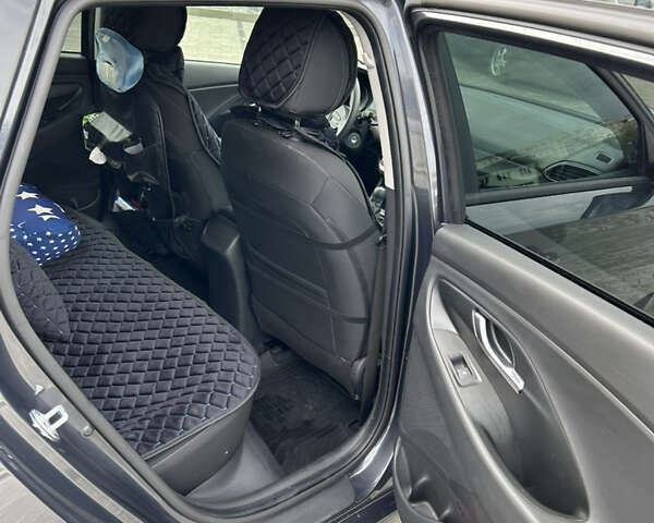 Сірий Хендай i30, об'ємом двигуна 1.5 л та пробігом 10 тис. км за 18300 $, фото 2 на Automoto.ua