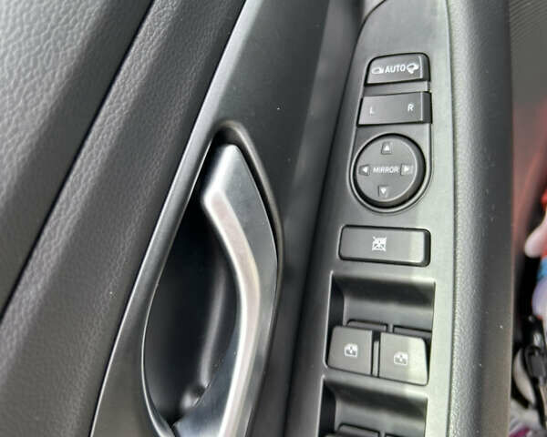 Сірий Хендай i30, об'ємом двигуна 1.5 л та пробігом 10 тис. км за 18300 $, фото 10 на Automoto.ua