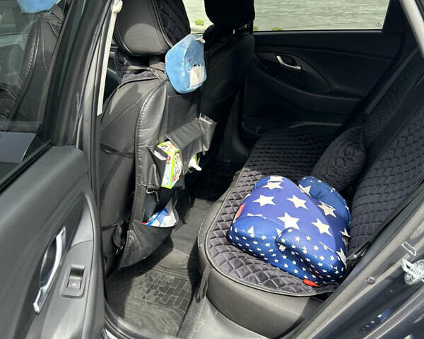 Сірий Хендай i30, об'ємом двигуна 1.5 л та пробігом 10 тис. км за 18300 $, фото 12 на Automoto.ua