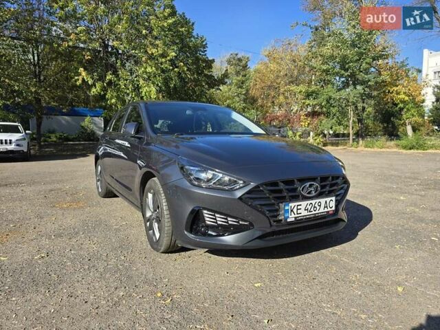 Серый Хендай i30, объемом двигателя 1.5 л и пробегом 14 тыс. км за 21100 $, фото 1 на Automoto.ua