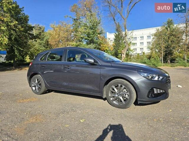Серый Хендай i30, объемом двигателя 1.5 л и пробегом 14 тыс. км за 21100 $, фото 2 на Automoto.ua