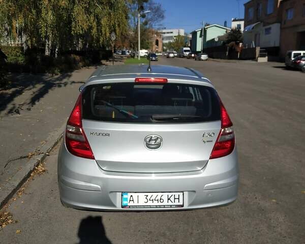 Серый Хендай i30, объемом двигателя 1.4 л и пробегом 167 тыс. км за 6300 $, фото 1 на Automoto.ua