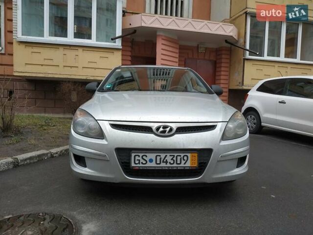 Серый Хендай i30, объемом двигателя 1.4 л и пробегом 167 тыс. км за 6300 $, фото 6 на Automoto.ua