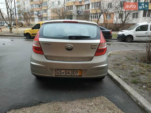 Серый Хендай i30, объемом двигателя 1.4 л и пробегом 167 тыс. км за 6300 $, фото 5 на Automoto.ua