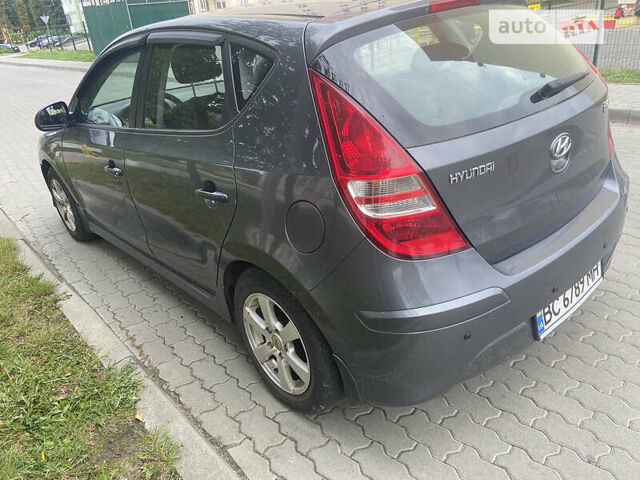 Сірий Хендай i30, об'ємом двигуна 1.4 л та пробігом 160 тис. км за 6500 $, фото 6 на Automoto.ua