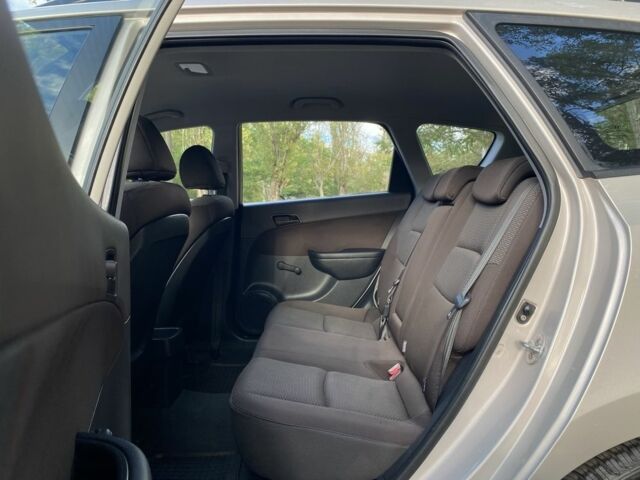 Серый Хендай i30, объемом двигателя 1.6 л и пробегом 209 тыс. км за 6999 $, фото 10 на Automoto.ua