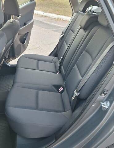 Серый Хендай i30, объемом двигателя 1.6 л и пробегом 265 тыс. км за 6500 $, фото 9 на Automoto.ua