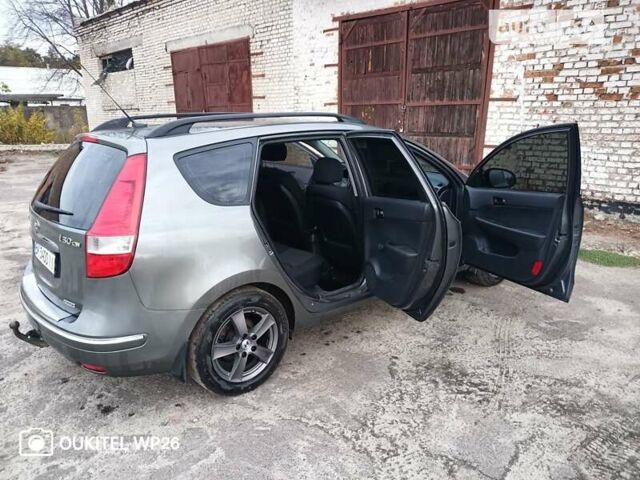 Сірий Хендай i30, об'ємом двигуна 1.6 л та пробігом 251 тис. км за 5700 $, фото 7 на Automoto.ua