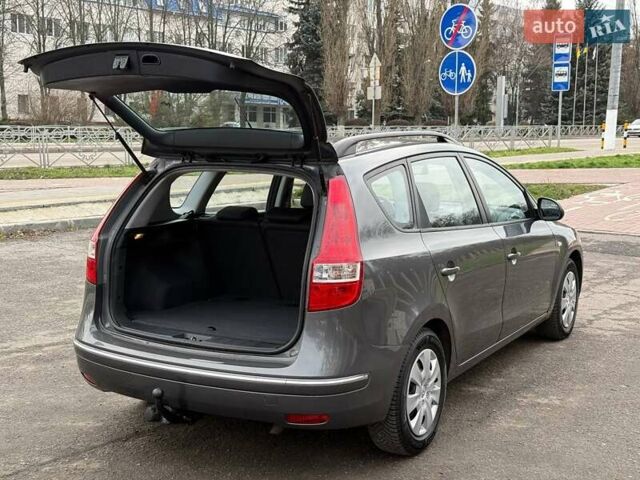 Сірий Хендай i30, об'ємом двигуна 1.6 л та пробігом 201 тис. км за 6800 $, фото 8 на Automoto.ua