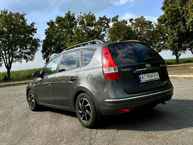 Серый Хендай i30, объемом двигателя 1.6 л и пробегом 236 тыс. км за 4700 $, фото 4 на Automoto.ua