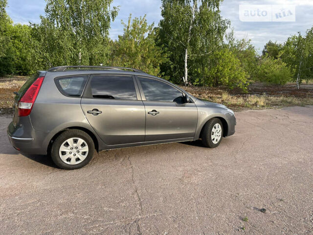 Сірий Хендай i30, об'ємом двигуна 1.6 л та пробігом 296 тис. км за 6900 $, фото 1 на Automoto.ua