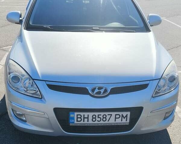 Серый Хендай i30, объемом двигателя 1.6 л и пробегом 241 тыс. км за 6700 $, фото 1 на Automoto.ua