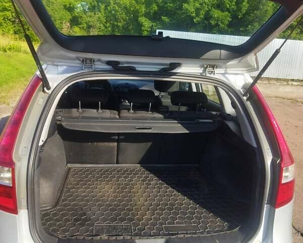 Серый Хендай i30, объемом двигателя 1.59 л и пробегом 267 тыс. км за 5500 $, фото 7 на Automoto.ua