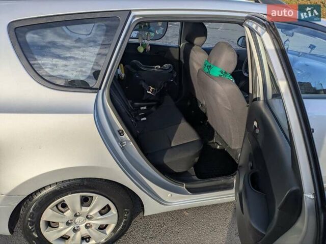 Сірий Хендай i30, об'ємом двигуна 1.59 л та пробігом 261 тис. км за 5699 $, фото 3 на Automoto.ua